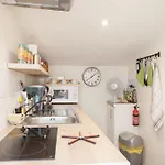 Apartamento Spacious 2-bedroom Family Duplex With Free Parking And Netflix *