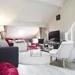 Spacious 2-bedroom Family Duplex With Free Parking And Netflix