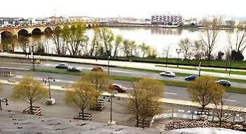 Spacious 2-bedroom Family Duplex With Free Parking And Netflix Lejlighed Bordeaux