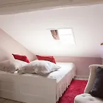 Spacious 2-bedroom Family Duplex With Free Parking And Netflix Μπορντό