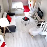 Spacious 2-bedroom Family Duplex With Free Parking And Netflix Διαμέρισμα