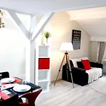 Διαμέρισμα Spacious 2-bedroom Family Duplex With Free Parking And Netflix