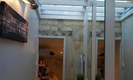 Spacious 2-bedroom Family Duplex With Free Parking And Netflix Μπορντό